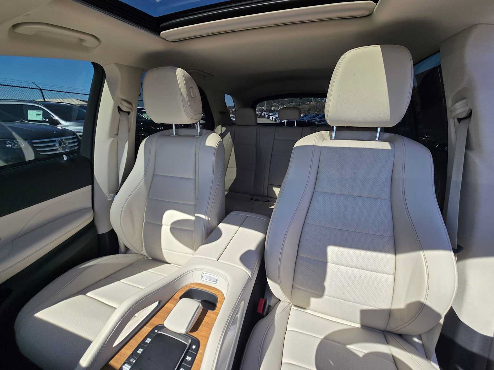 Used 2022 Mercedes-Benz GLE 350 4MATIC w/ AMG Line Exterior image 21