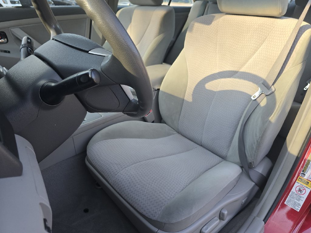 Used 2011 Toyota Camry LE FWD image 18