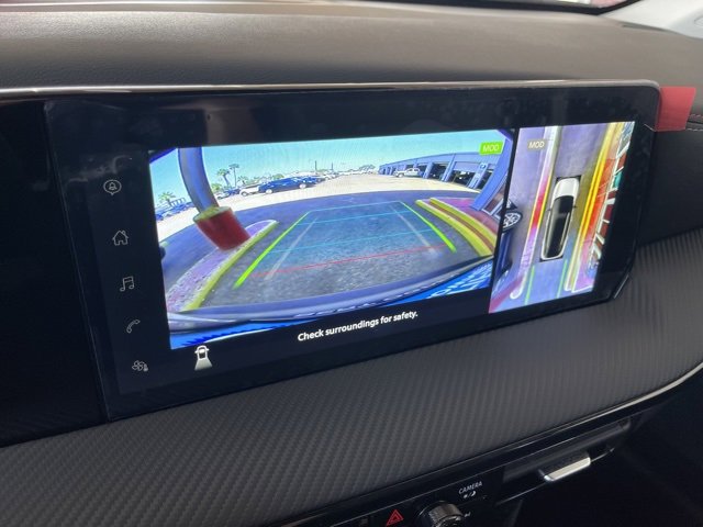 Used 2025 Nissan Kicks SR image 17