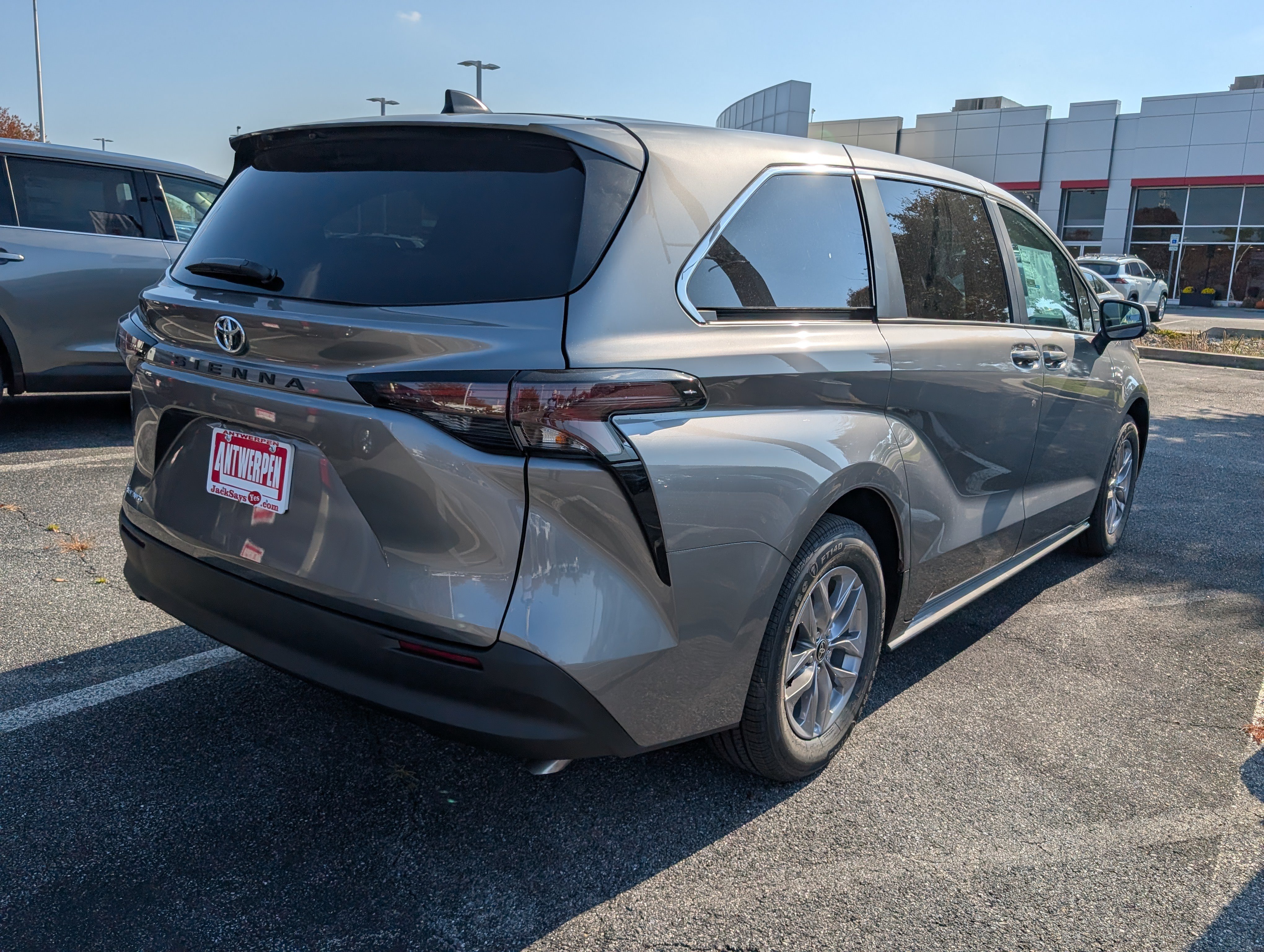 New 2026 Toyota Sienna LE AWD/4WD image 3