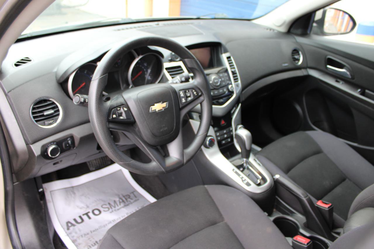 Used 2015 Chevrolet Cruze LT image 13