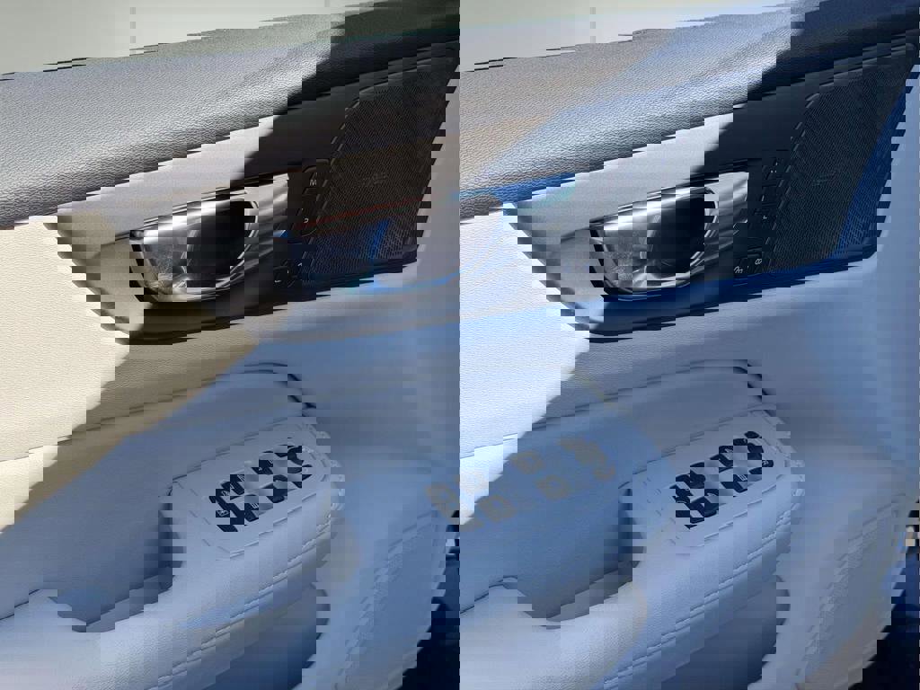 New 2026 Volvo V60 B5 Cross Country Plus w/ Protection Package Premier image 17