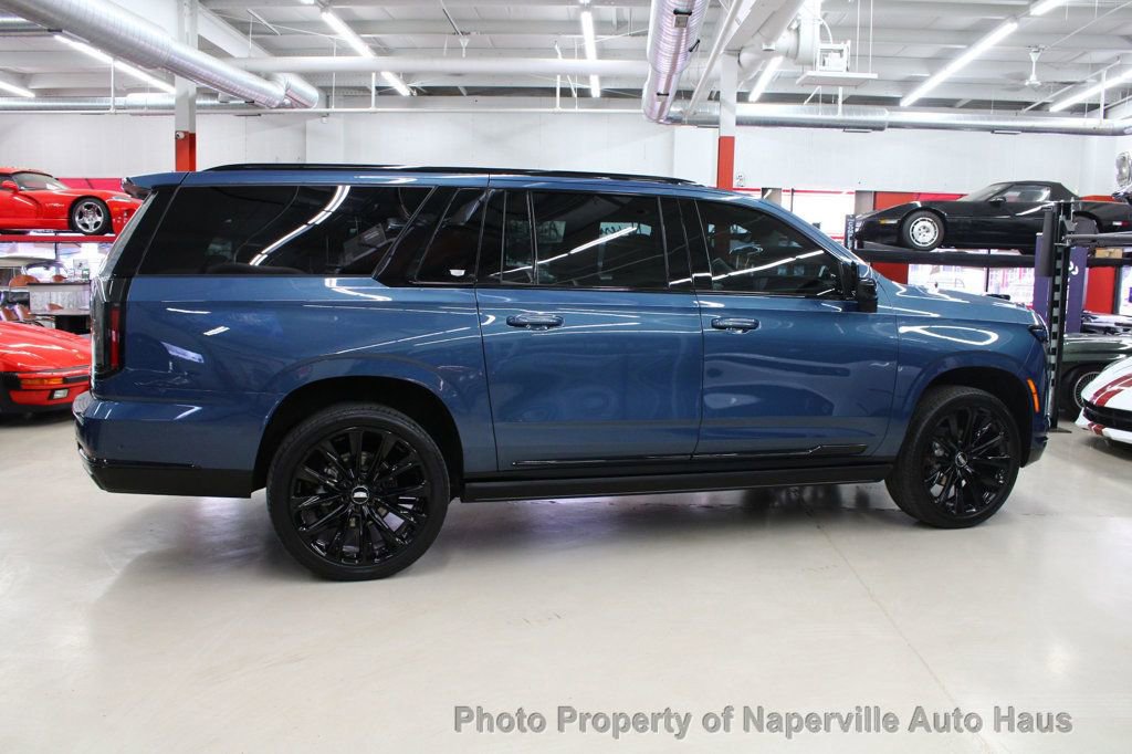 Used 2025 Cadillac Escalade ESV Sport Platinum w/ LPO, ONYX Package image 8