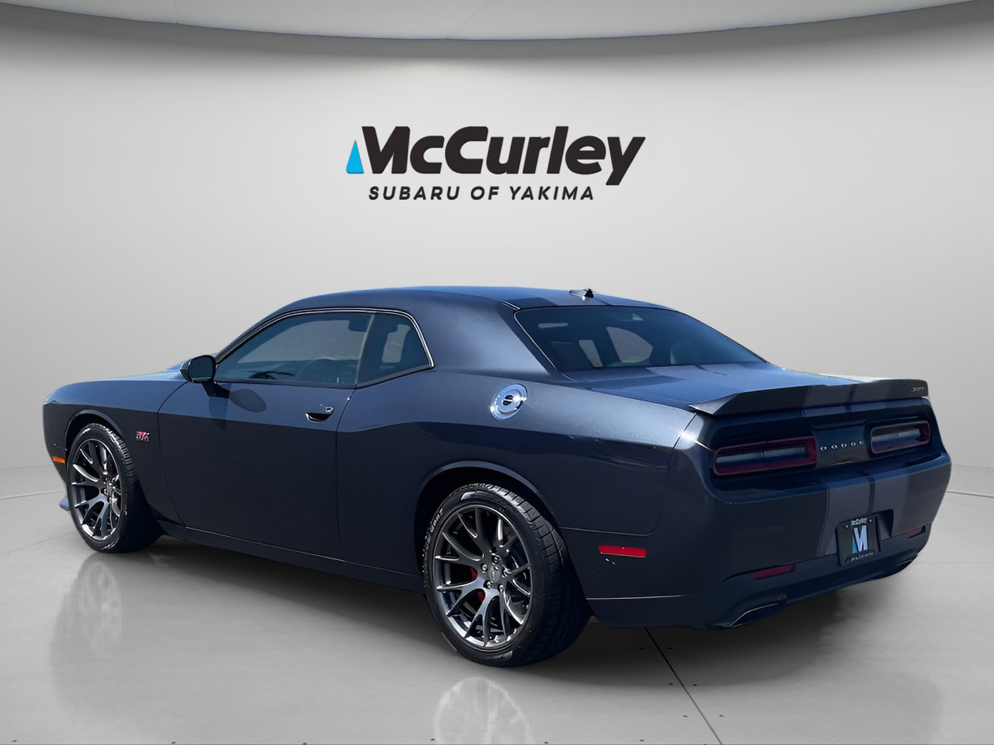 Used 2016 Dodge Challenger SRT w/ Technology Group RWD image 4