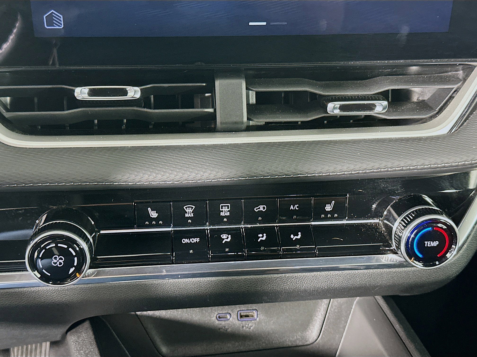 Used 2025 Chevrolet Equinox LT image 24