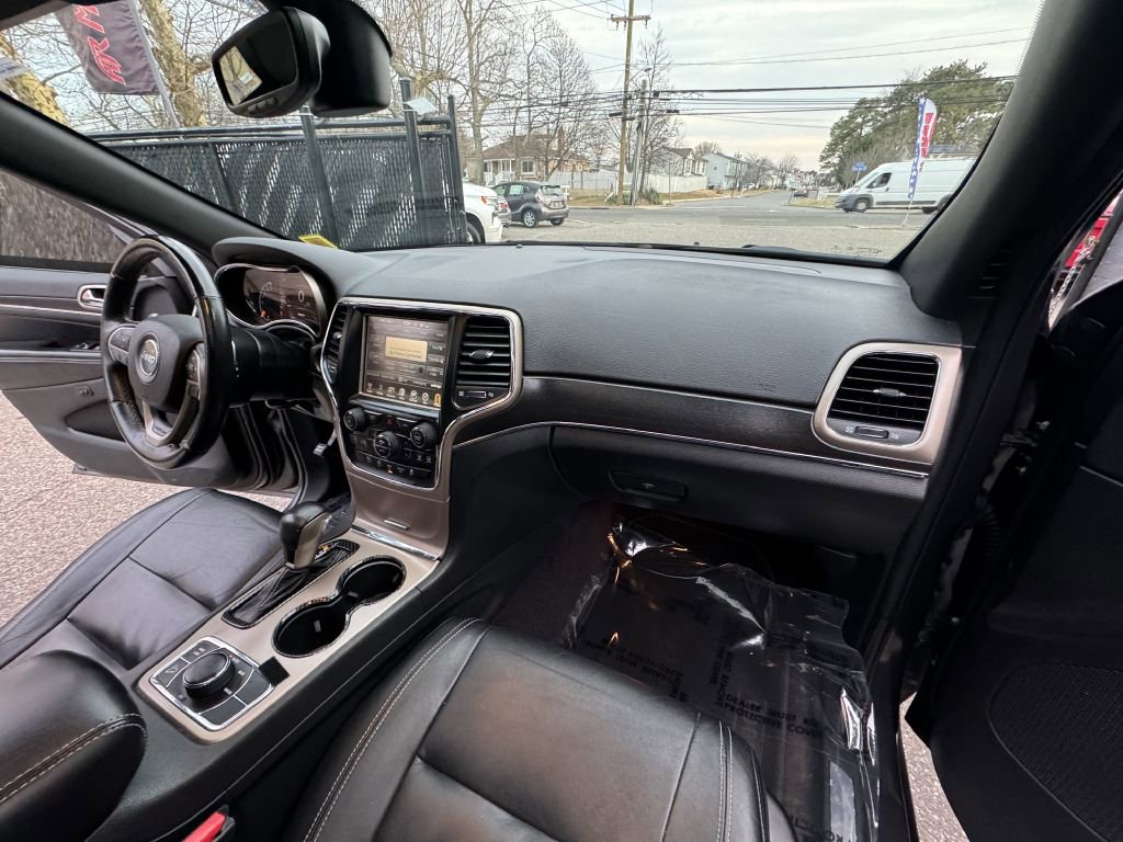 Used 2017 Jeep Grand Cherokee Limited image 19