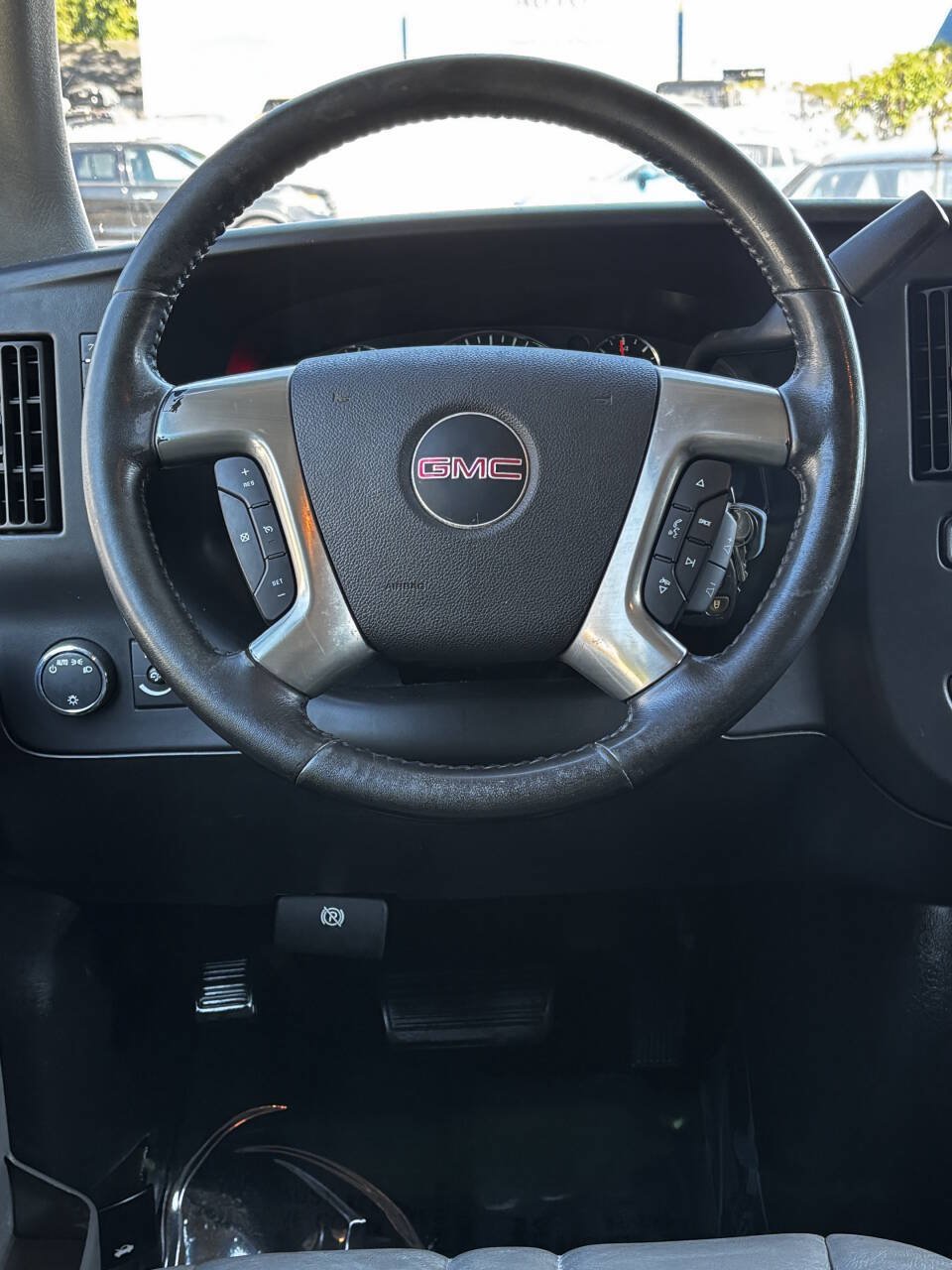 Used 2014 GMC Savana 3500 RWD image 23