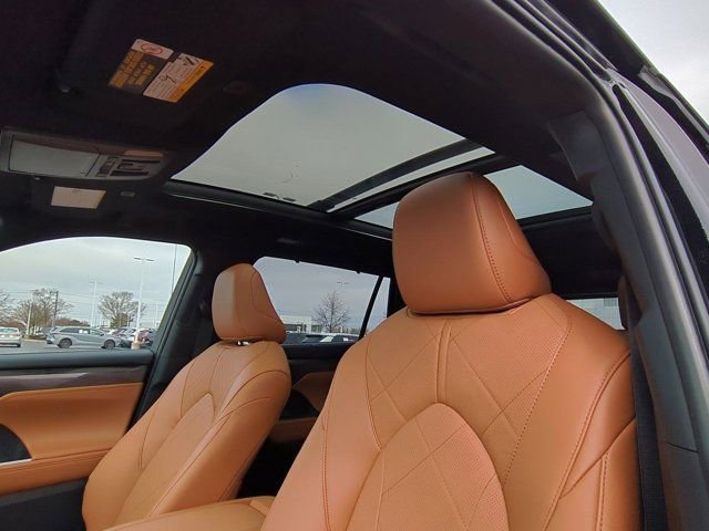 Used 2025 Toyota Highlander Platinum image 10