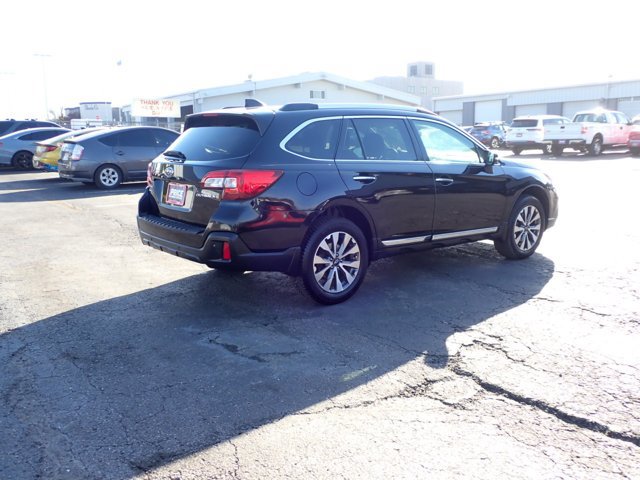Used 2018 Subaru Outback 2.5i Touring AWD/4WD image 4