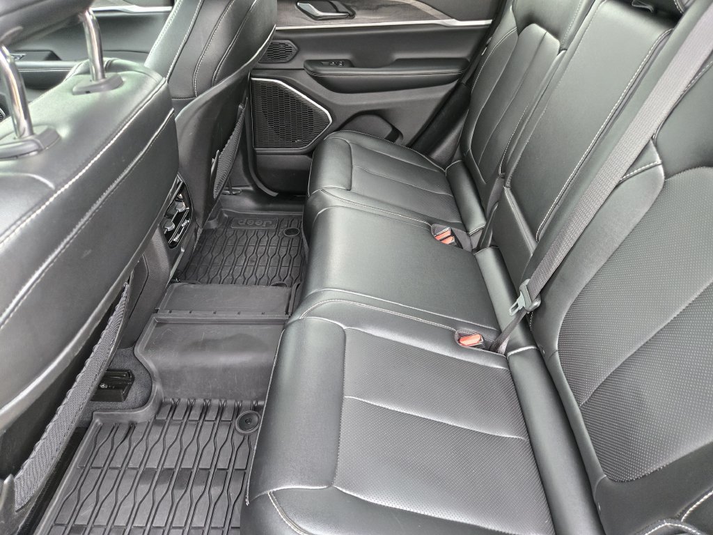 Used 2024 Jeep Grand Cherokee Limited w/ Luxury Tech Group II AWD/4WD image 25