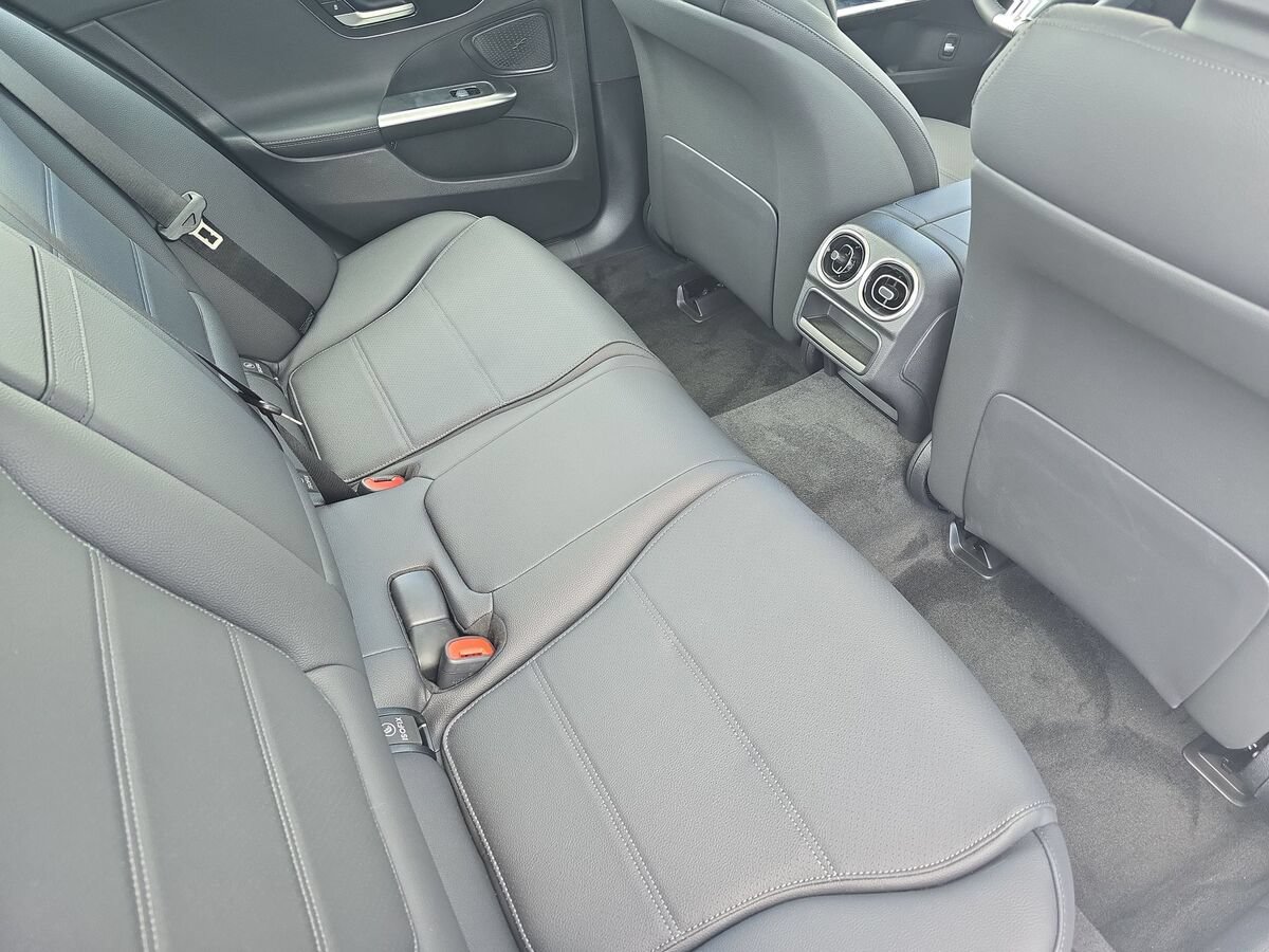New 2026 Mercedes-Benz C 300 4MATIC Sedan image 11