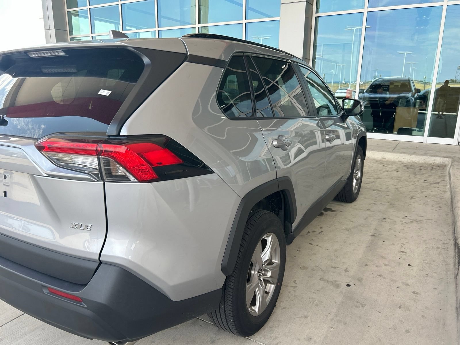 Used 2025 Toyota RAV4 XLE FWD image 10