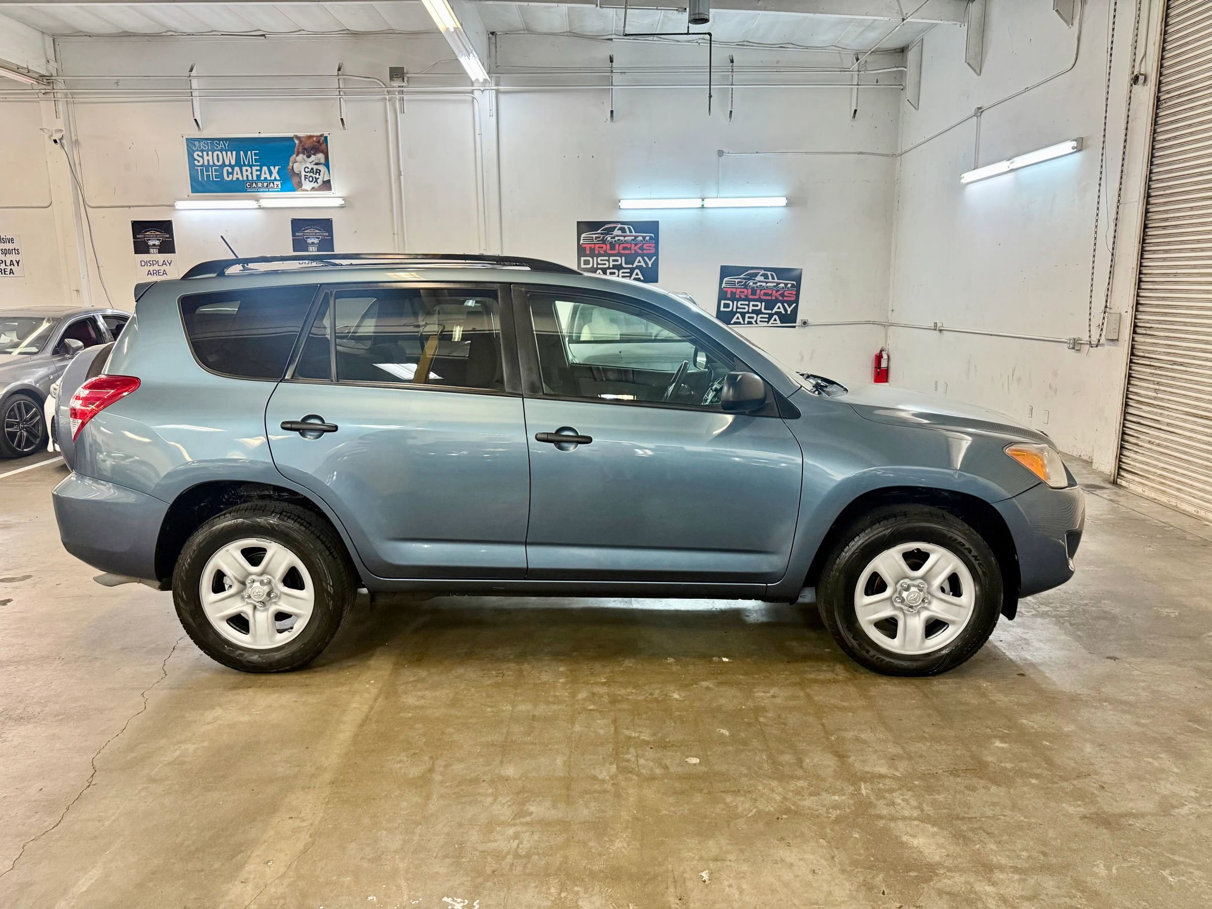Used 2011 Toyota RAV4 Sport Utility 4D w/ Base L4 Extra Value Pkg AWD/4WD image 4