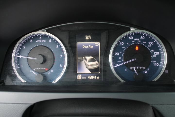 Used 2015 Toyota Camry XLE w/ Moonroof Package FWD image 11