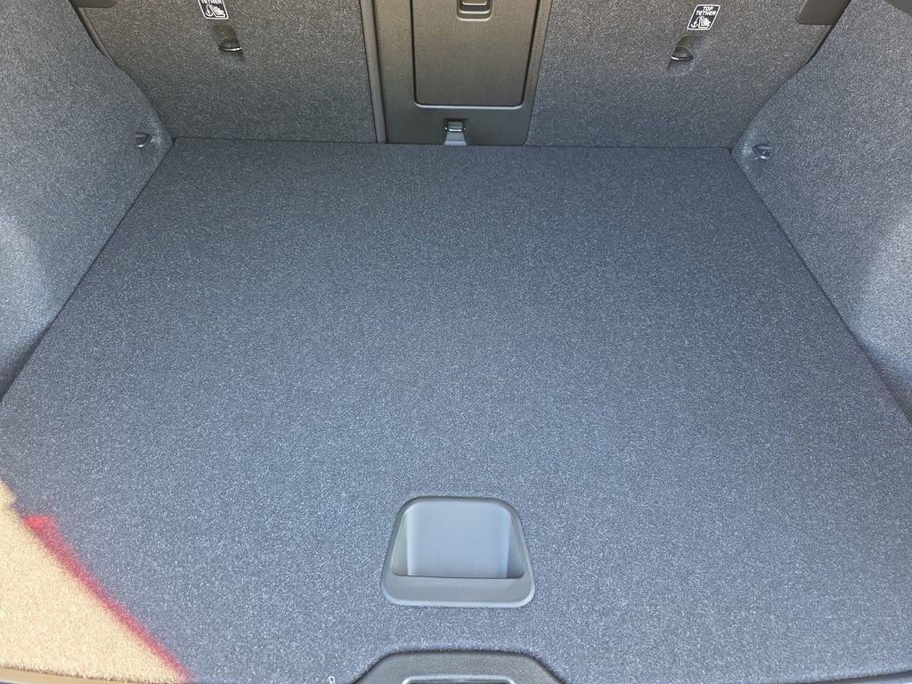 New 2026 Volvo XC40 B5 Core w/ Climate Package image 12