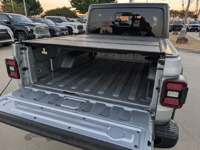Used 2023 Jeep Gladiator Rubicon w/ LED Lighting Group AWD/4WD image 28