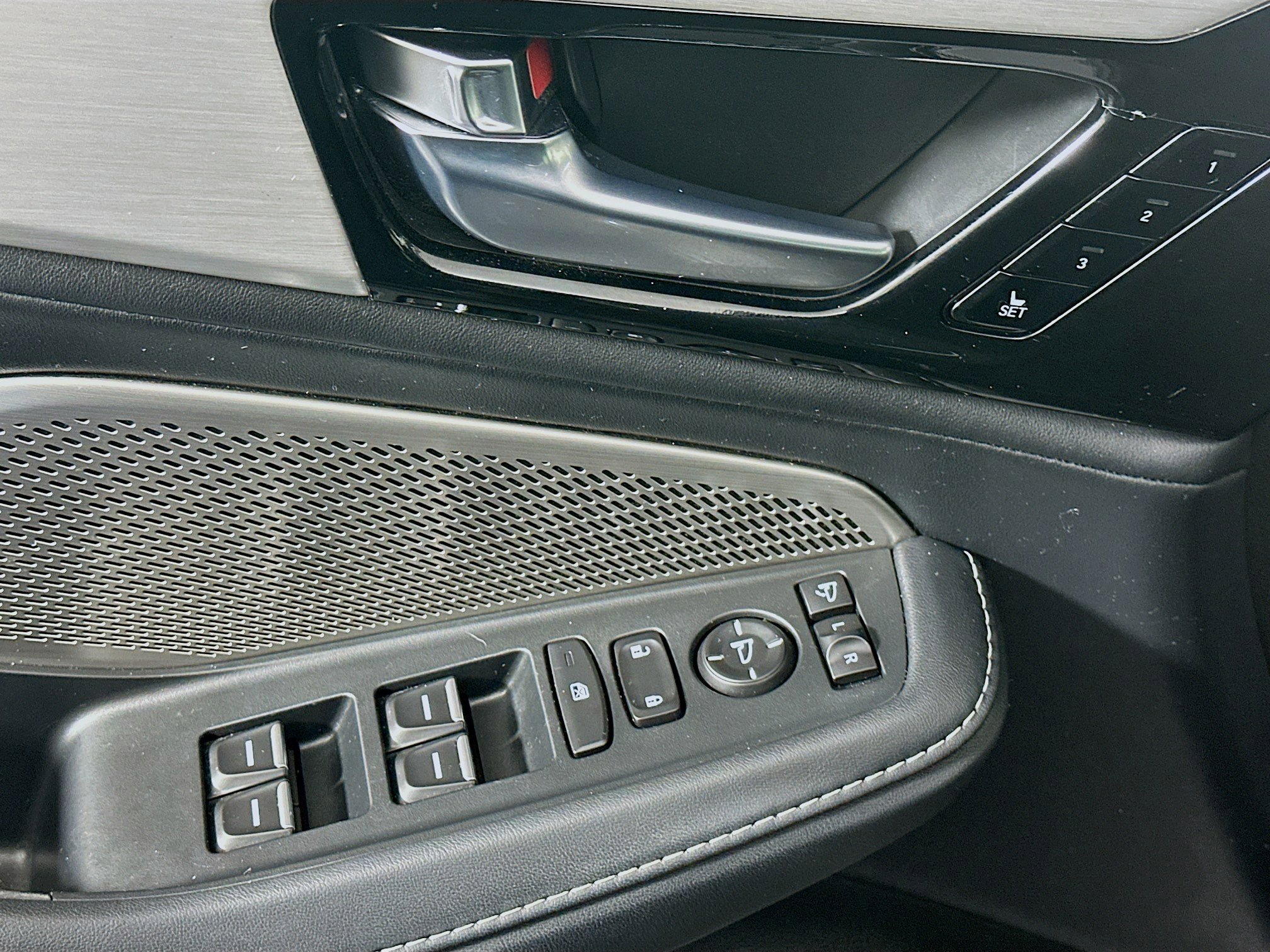 Used 2023 Acura MDX FWD w/ Technology Package image 15