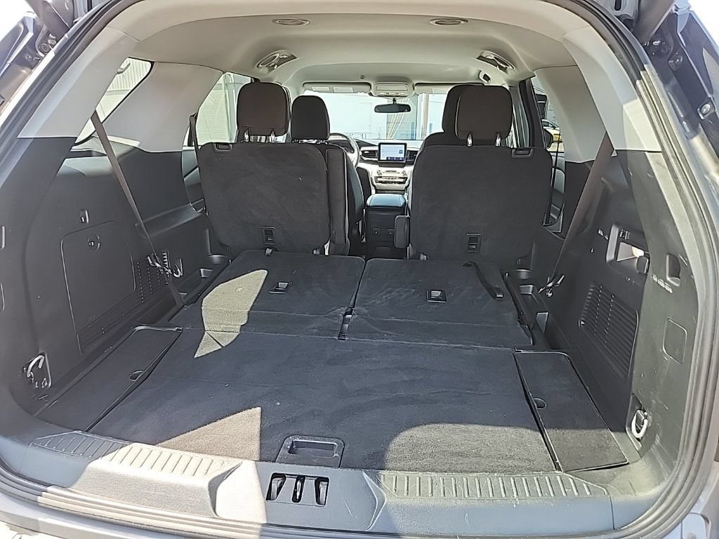 Used 2024 Ford Explorer XLT AWD/4WD image 7