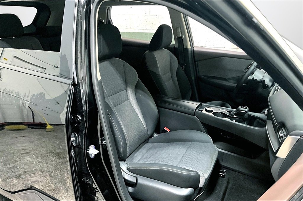 Used 2022 Nissan Rogue S image 27