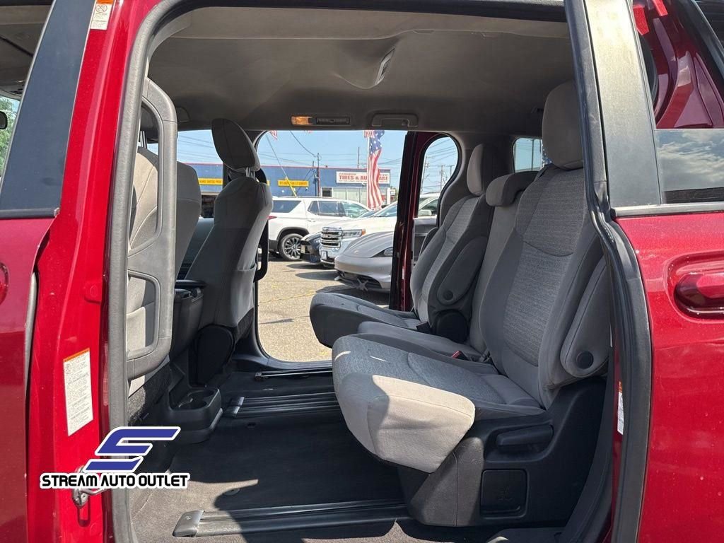 Used 2022 Toyota Sienna LE image 30