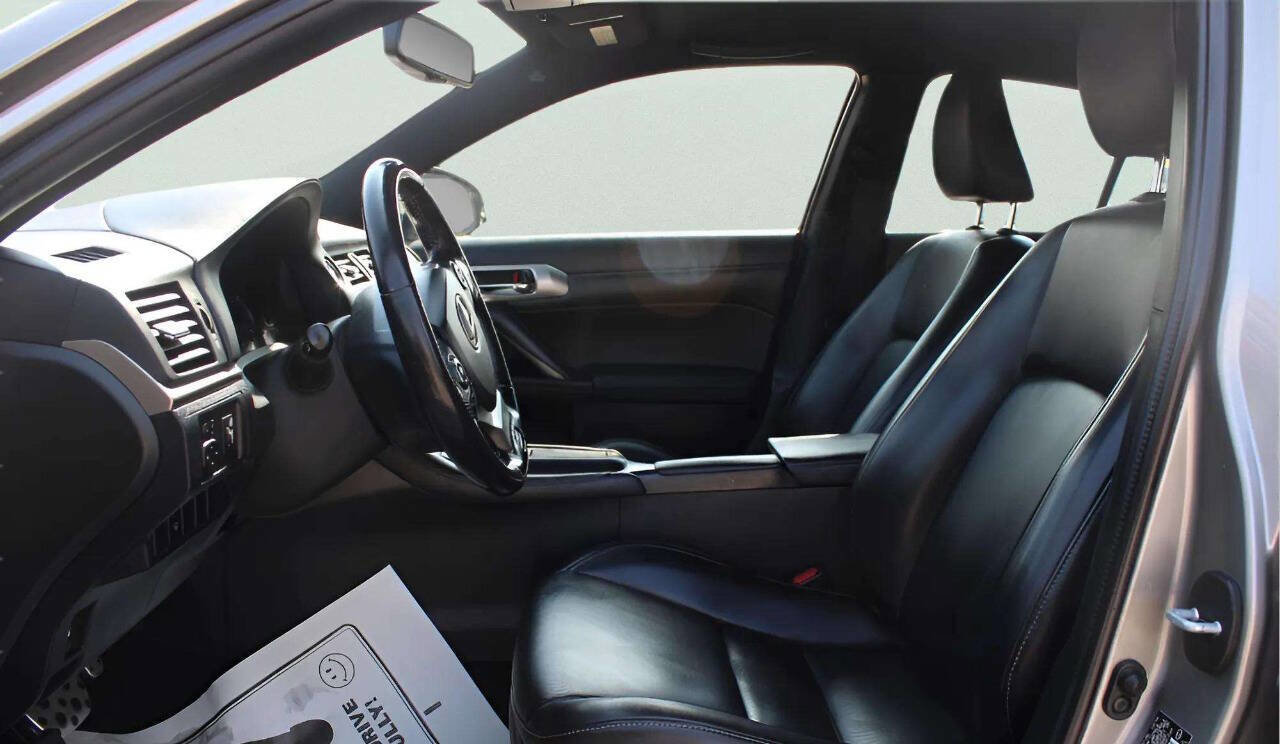 Used 2017 Lexus CT 200h image 12