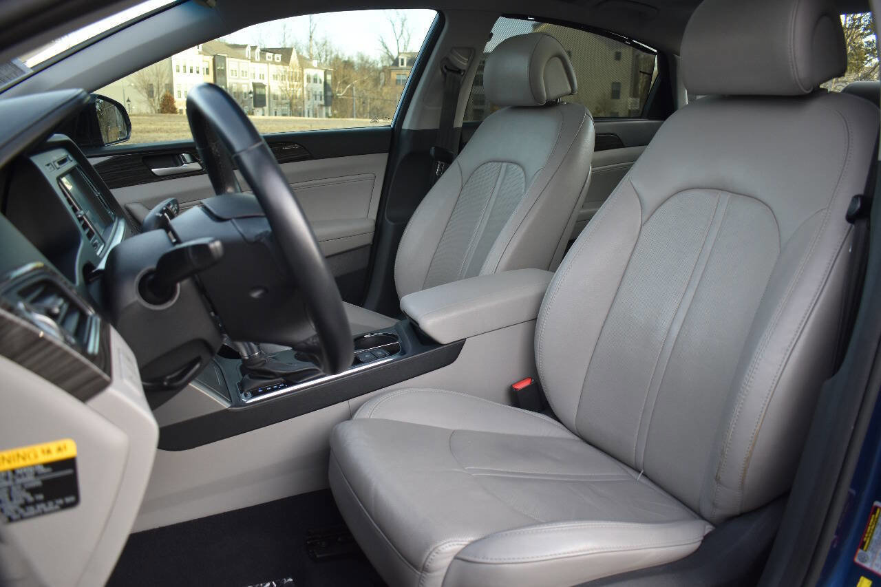 Used 2015 Hyundai Sonata Limited w/ Option Group 06 image 16