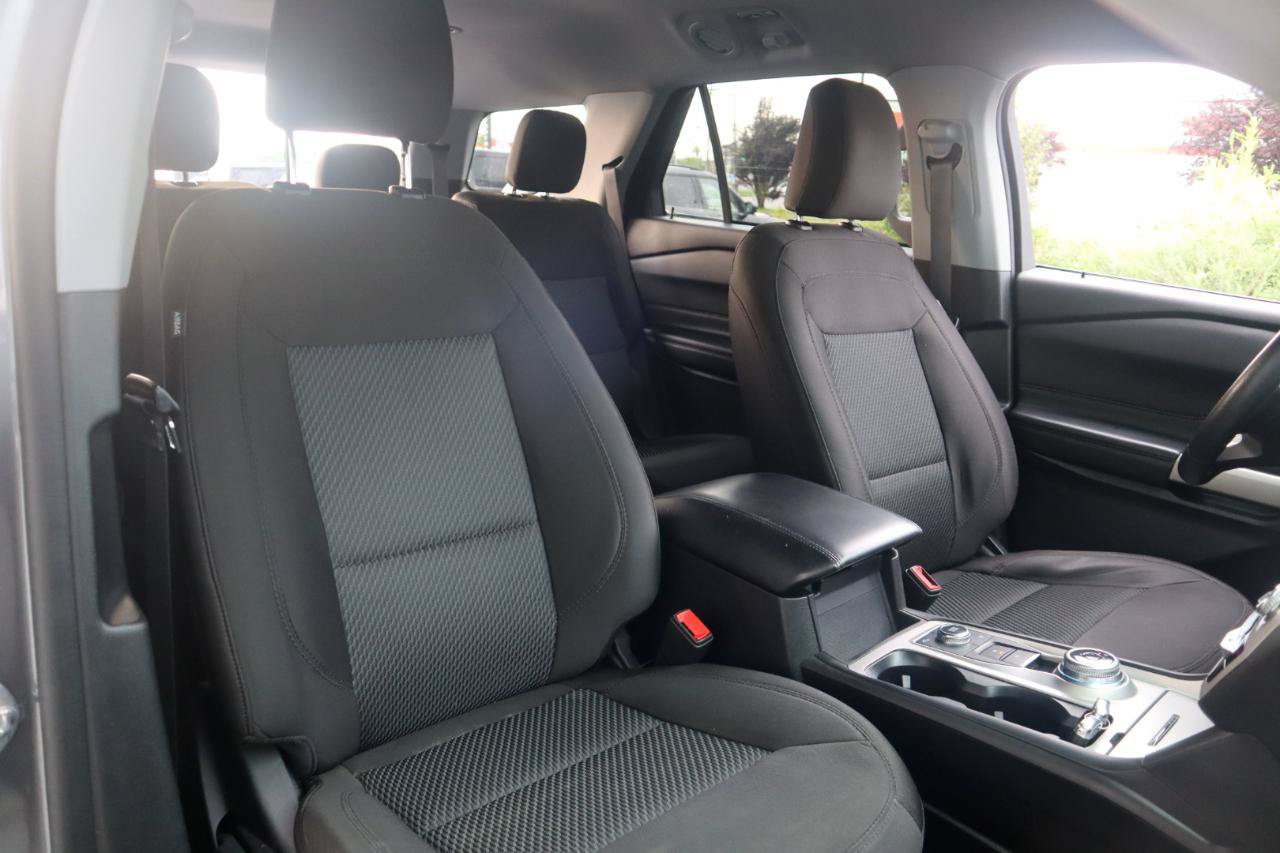 Used 2023 Ford Explorer XLT AWD/4WD image 35