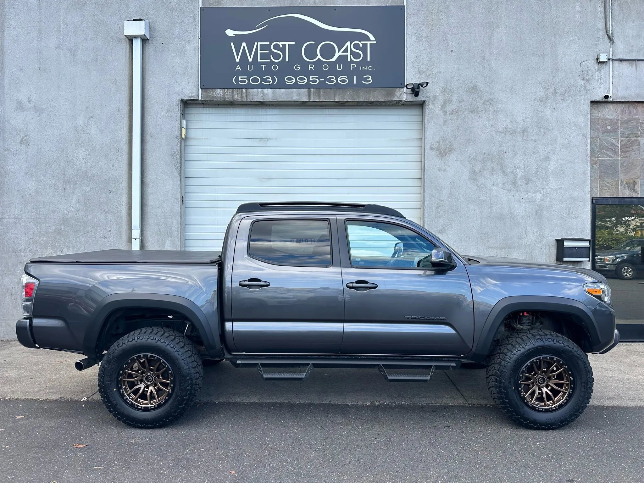 Used 2020 Toyota Tacoma TRD Off-Road w/ Technology Package image 2