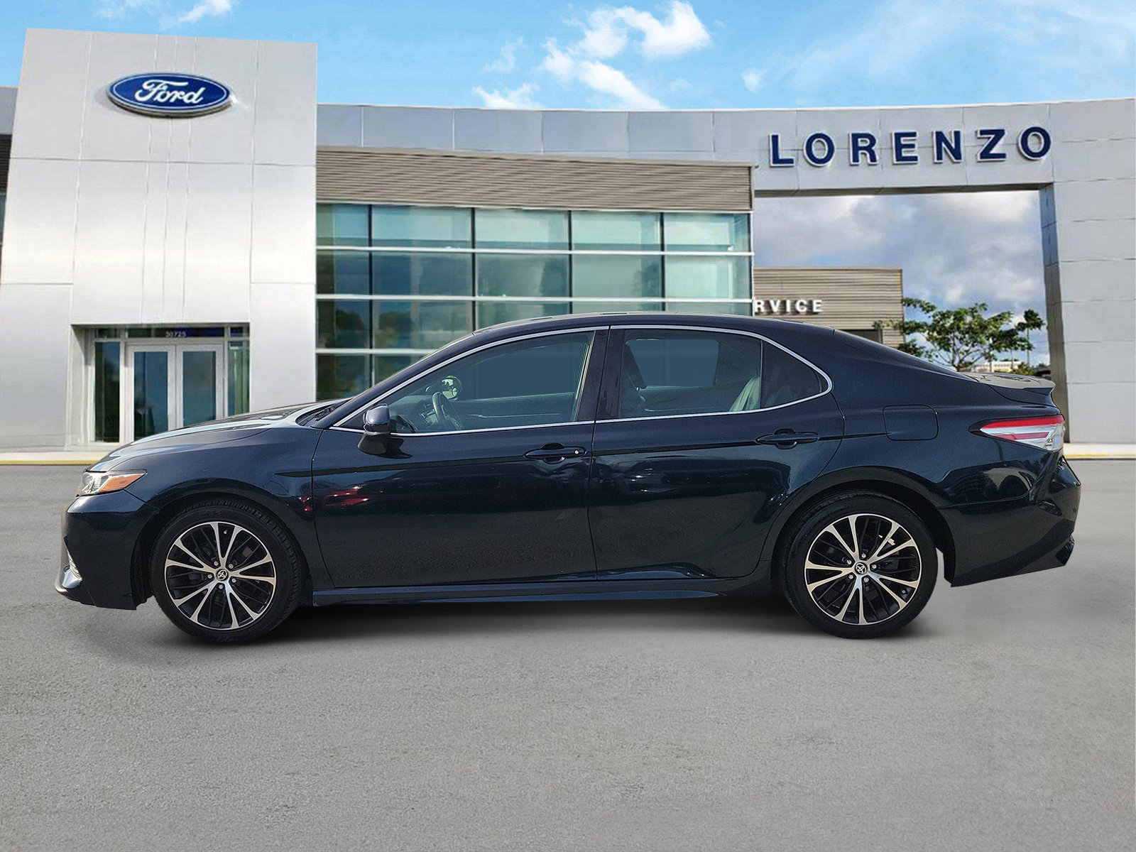 Used 2020 Toyota Camry SE FWD image 8