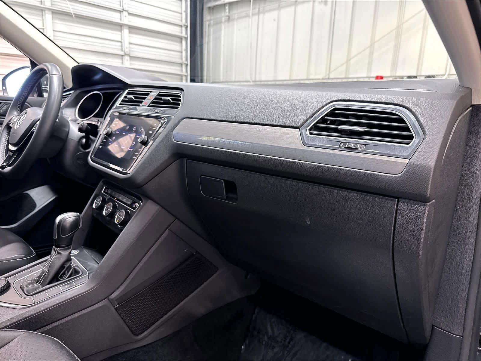 Used 2021 Volkswagen Tiguan SE w/ Panoramic Sunroof Package AWD/4WD image 29