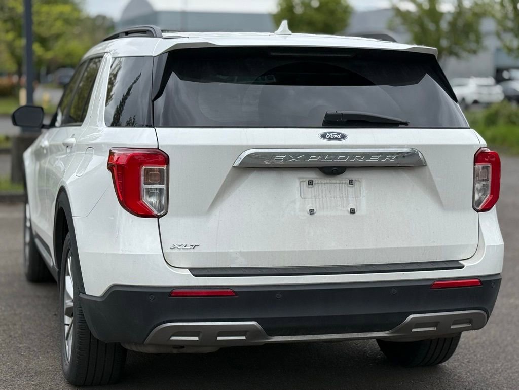 Used 2023 Ford Explorer XLT w/ Equipment Group 202A RWD image 3