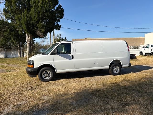 New 2025 Chevrolet Express 2500 Work Van 3D Extended Cargo Van w/ Driver Convenience Package RWD image 3