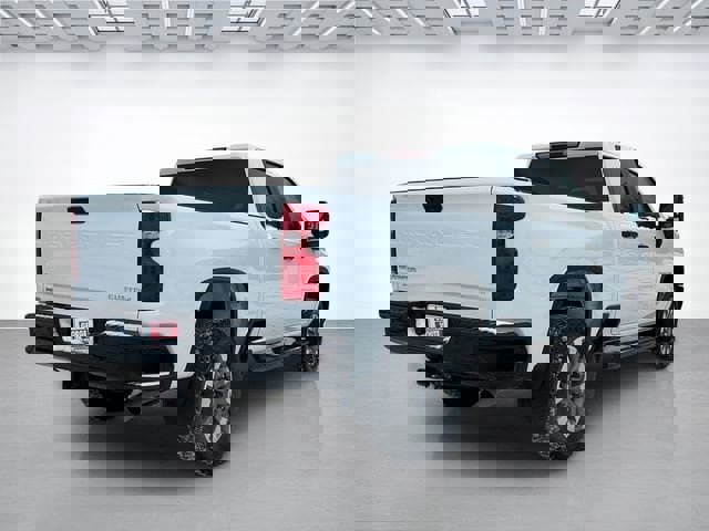 Used 2025 Chevrolet Silverado 2500 Custom w/ Custom Value Package image 4