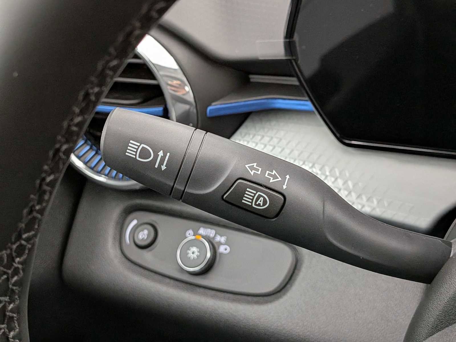 New 2026 Chevrolet Trax LT w/ Driver Confidence Package FWD image 26