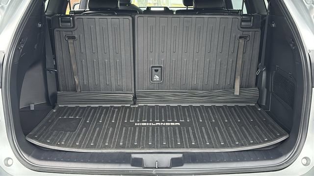 Used 2021 Toyota Highlander XSE image 35