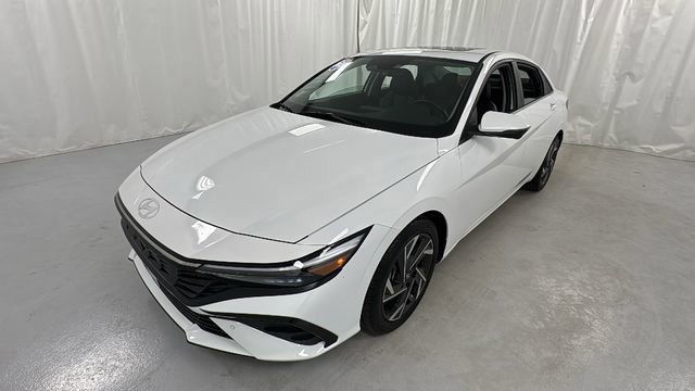 Used 2024 Hyundai Elantra Limited image 7