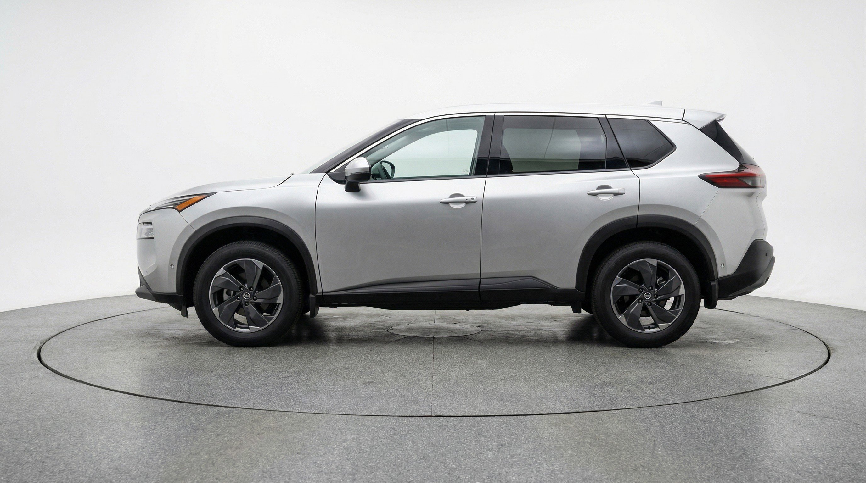 Used 2025 Nissan Rogue SV FWD image 5