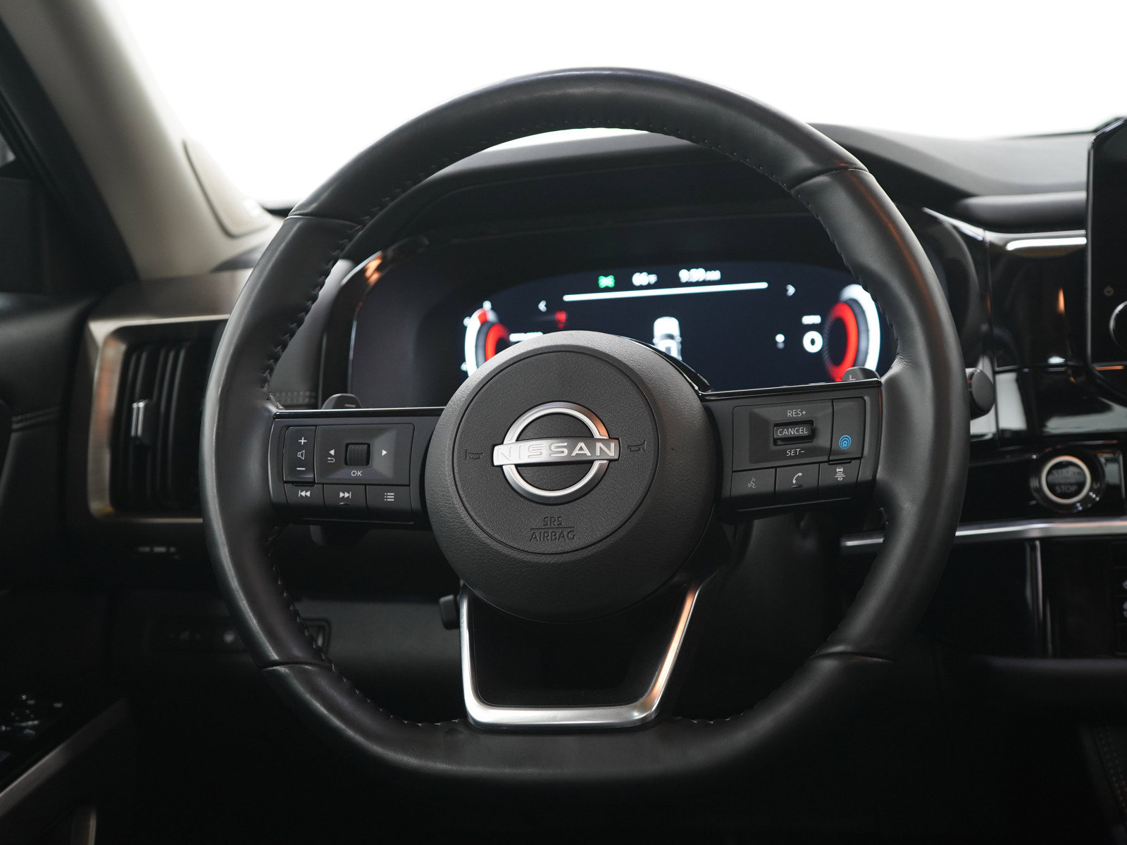 Used 2023 Nissan Pathfinder Platinum AWD/4WD image 17
