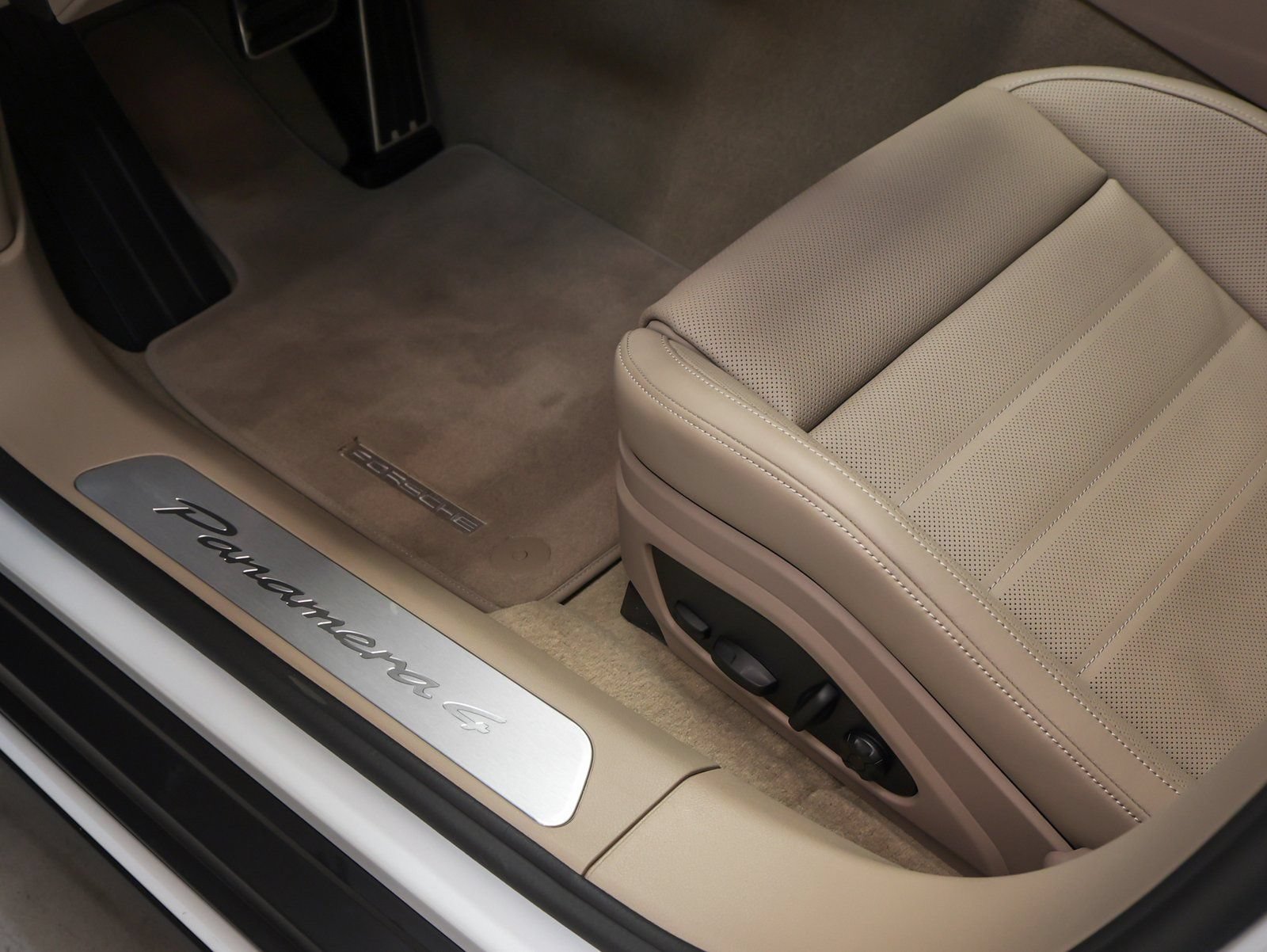New 2026 Porsche Panamera 4 AWD/4WD image 32
