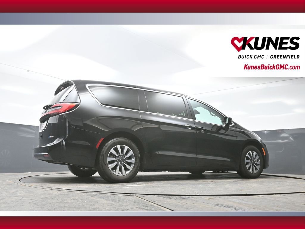 Used 2024 Chrysler Pacifica Select FWD image 46