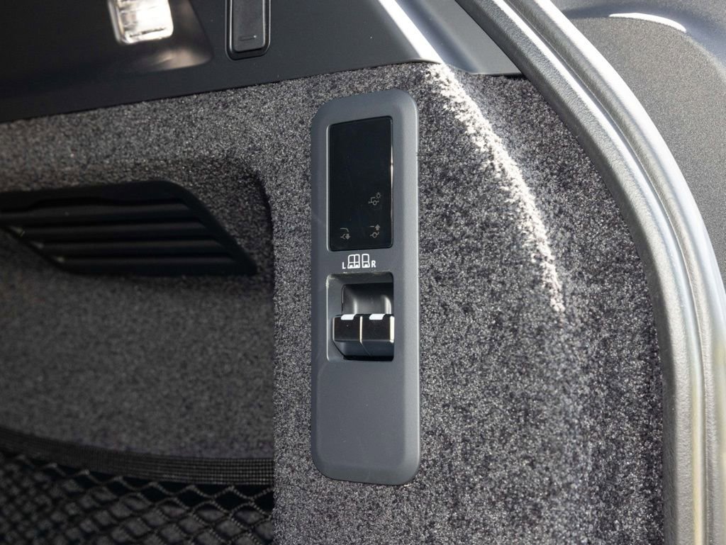 Used 2025 Land Rover Range Rover SE AWD/4WD image 54