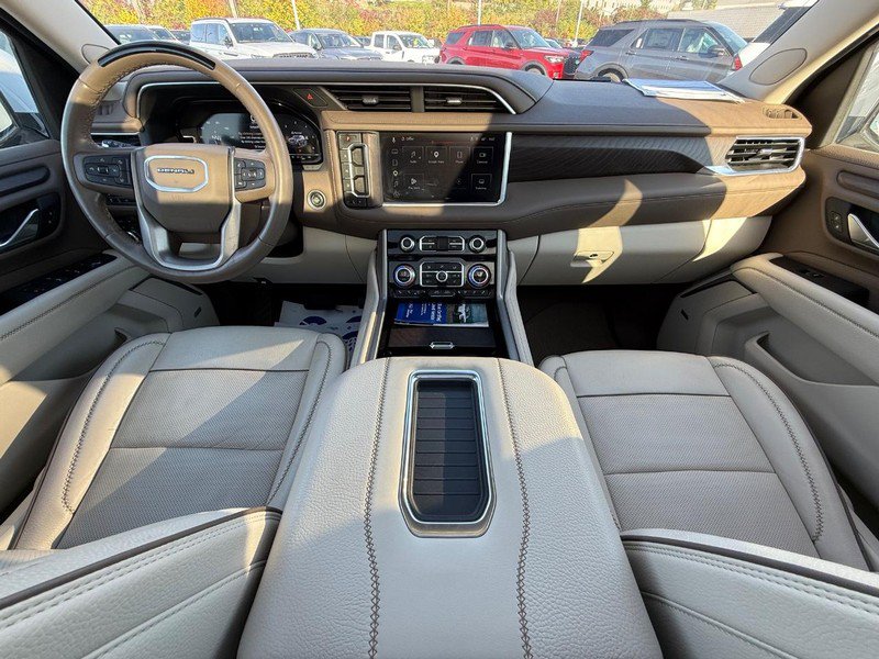 Used 2024 GMC Yukon Denali w/ Advanced Technology Package AWD/4WD image 19
