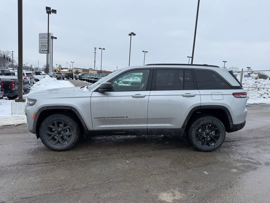New 2026 Jeep Grand Cherokee Altitude AWD/4WD image 9