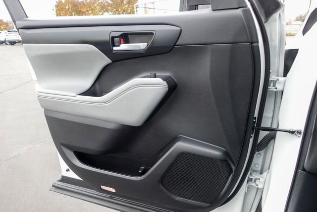 Certified 2023 Toyota Highlander XLE image 29
