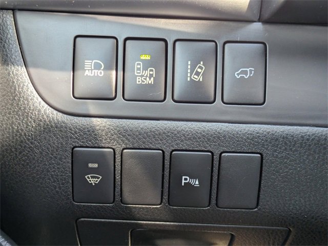 Used 2015 Toyota Highlander Limited image 26