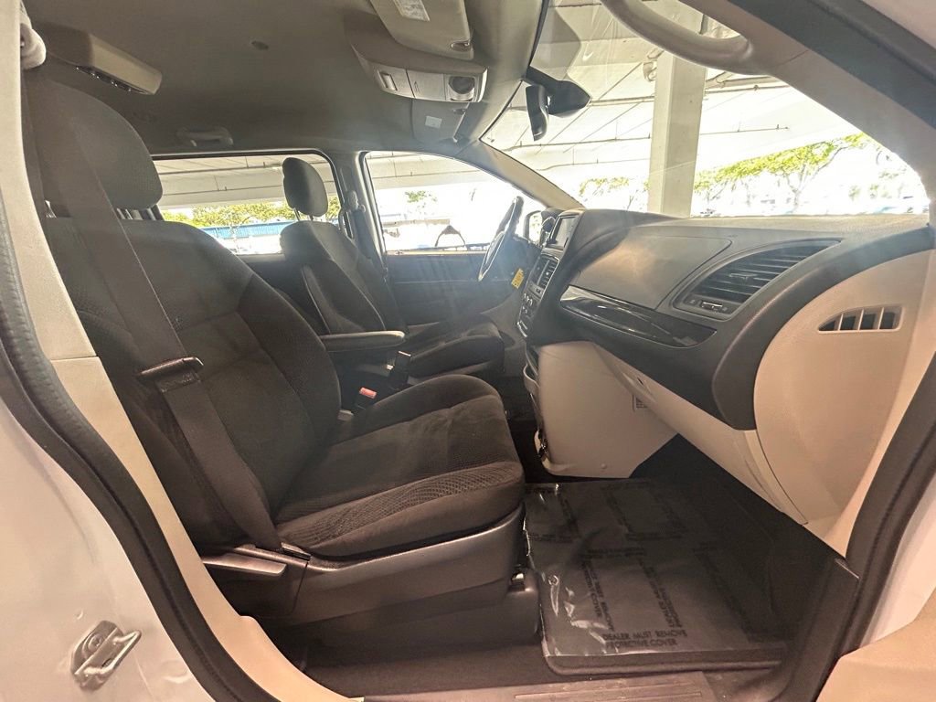 Used 2020 Dodge Grand Caravan SE w/ Rear Park Assist Package image 21