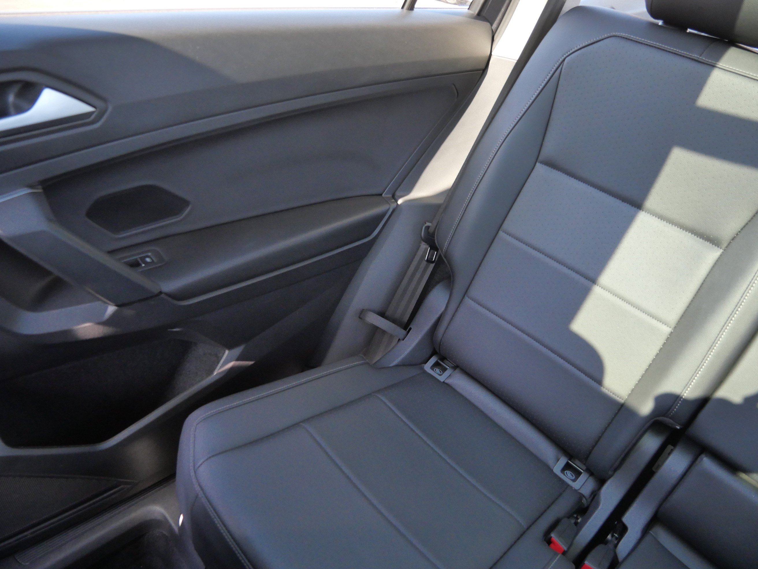 Used 2019 Volkswagen Tiguan SEL image 12