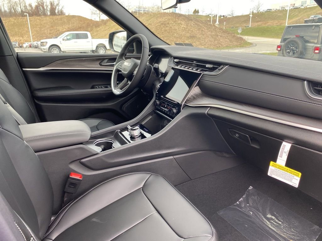 New 2025 Jeep Grand Cherokee L Limited w/ Black Appearance Package image 10
