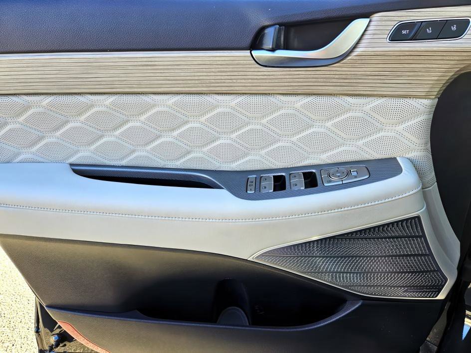 Used 2022 Hyundai Palisade Calligraphy image 30
