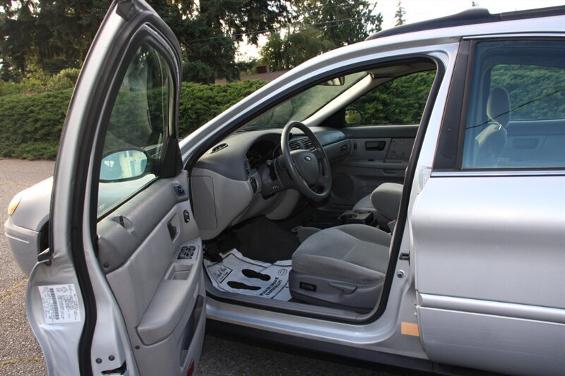 Used 2005 Ford Taurus SE FWD image 5